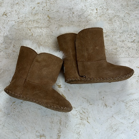 UGG baby boots brown size 4/5 - Picture 4 of 9